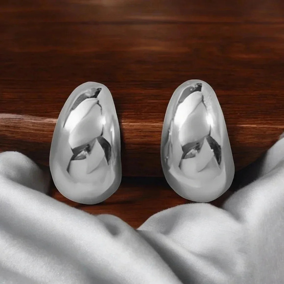 🆕️Minimalist 18K Gold Plated Stainless Steel Dainty Trendy Cute Stud Earrings - Picture 4 of 11